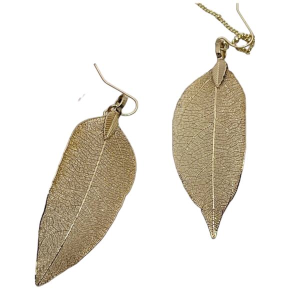 Gold tone Leaf Necklace & Earring Jewelry Set Elegant Nature-Inspired Design - Picture 9 of 10